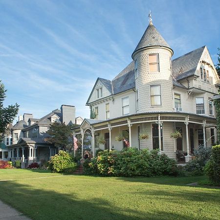 10 Clarke Bed & Breakfast Фредерик Екстериор снимка
