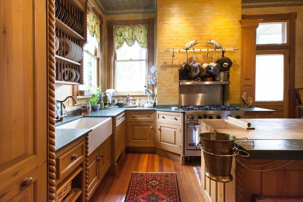 10 Clarke Bed & Breakfast Фредерик Екстериор снимка